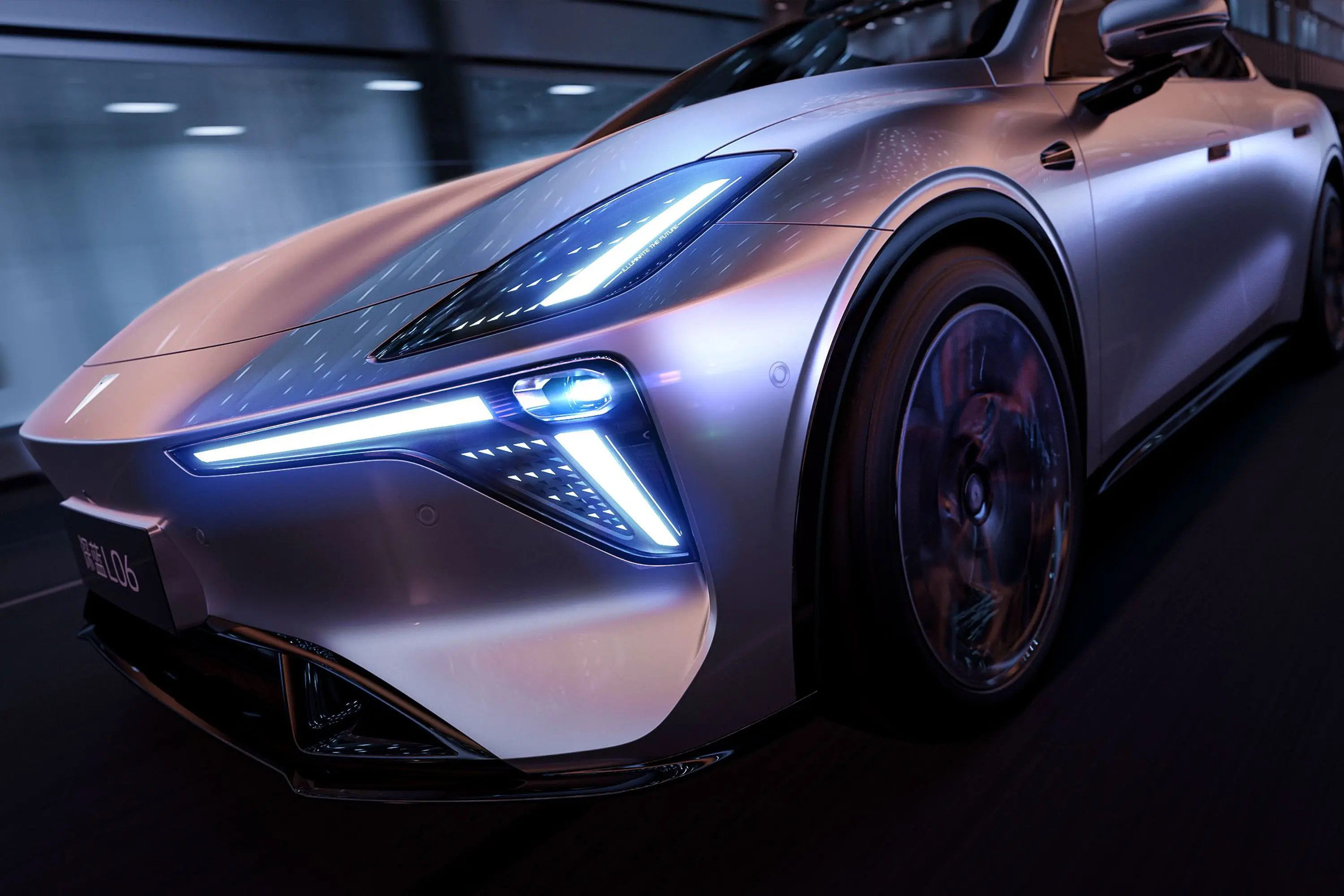 开深蓝L06有阵子了，日常代步真的很省心✨悬架调校得很到位，过减速带不颠，过弯