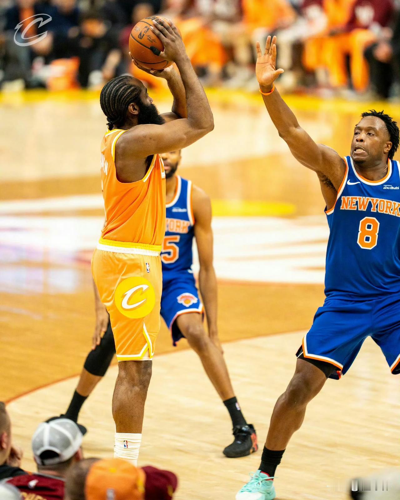 防哈登太难了！阿奴诺比谈防守哈登：“防守哈登很难。”“虽然他现在不在巅峰