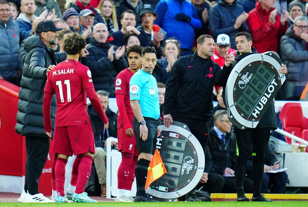 维拉罗马疑似落井下石，斯洛特反倒因祸得福，利物浦底气十足推动萨拉赫离队！