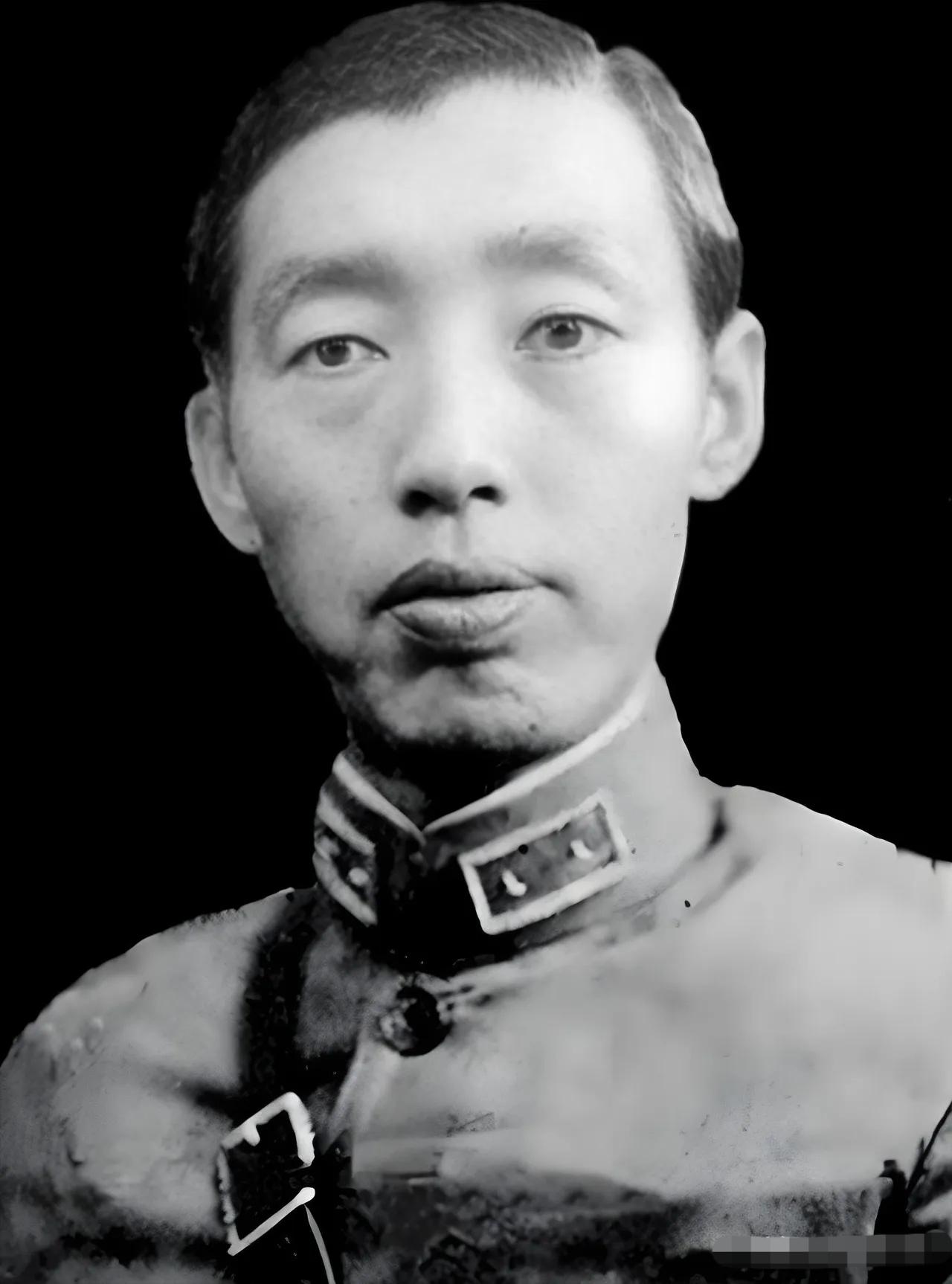 1940年，军阀石友三在黄河滩被结拜兄弟高树勋推入土坑活埋。消息传回府邸，刚进门