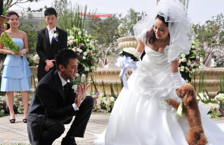 2009年，王学兵迎娶孙宁，孙宁承担了婚礼全部开销，还买了婚房，而王学兵却在婚前