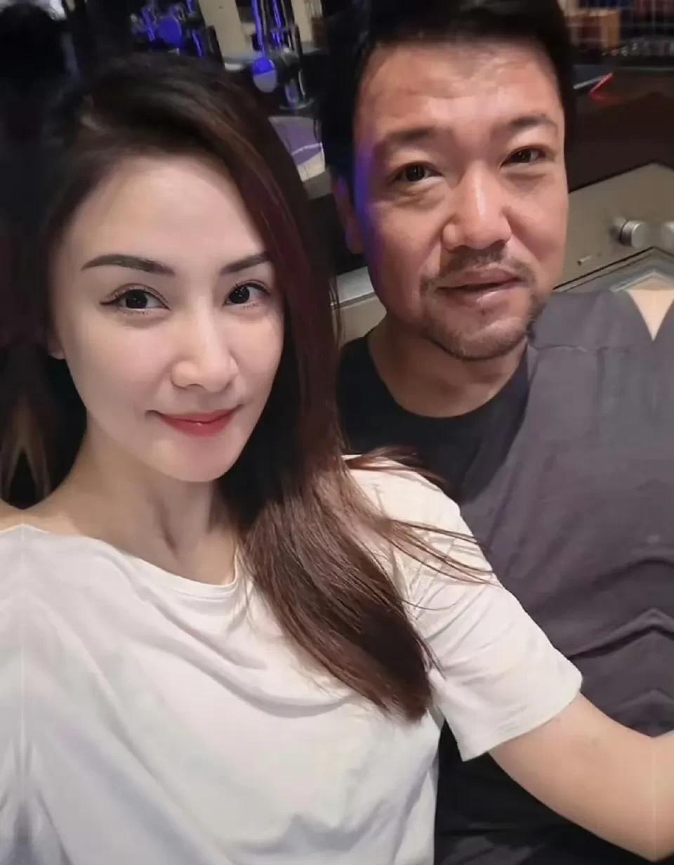贾冰，瘦脱相了！妻子真的好漂亮！6月2日，演员贾冰登上热搜，这一次，不是有了新