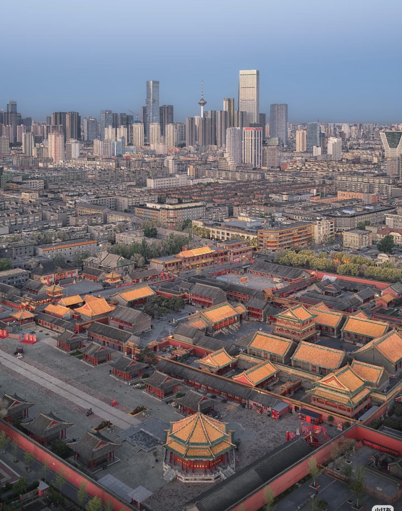 沈阳虽存在就业难问题，但它是实实在在经历工业化发展的城市，其质感与近十几年靠地产