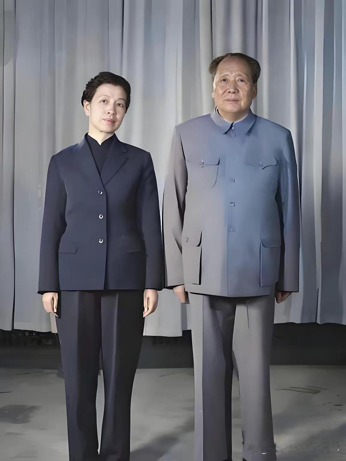 网上刷屏的伟人合影老照片，居然是假的！很多人都被骗了刷短视频刷到一张伟人和