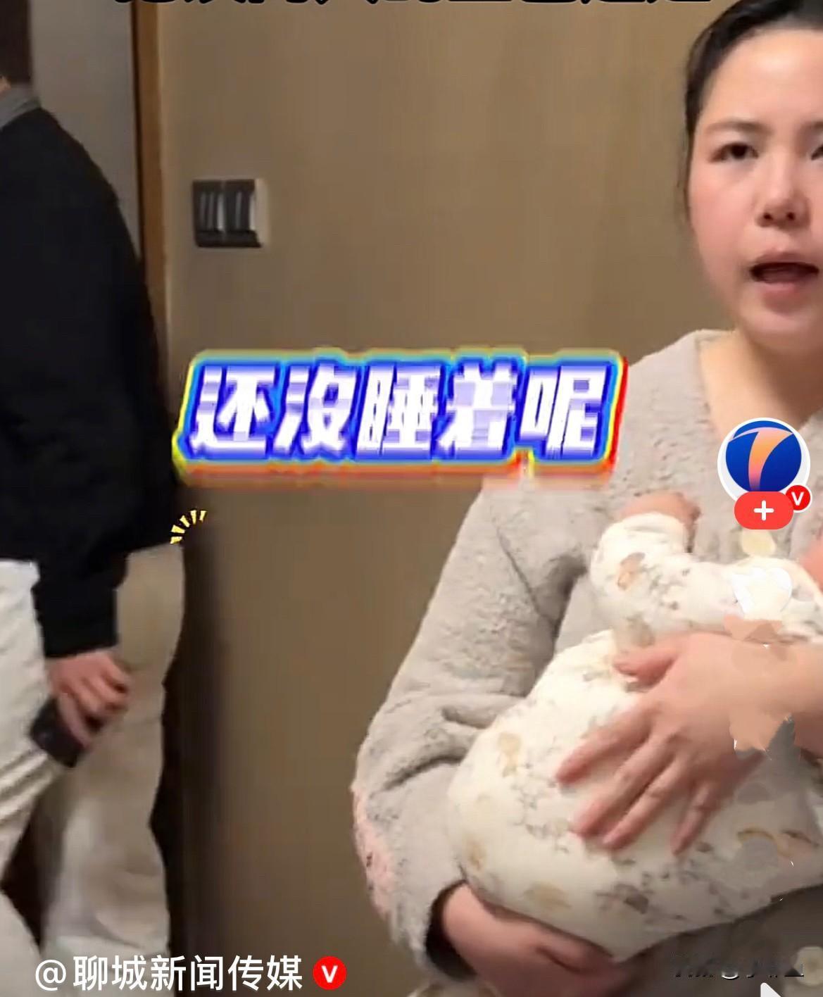 近日，江西一宝妈在房间里独自哄孩子睡觉，唱着“小燕子，穿花衣……”，没想到这时宝