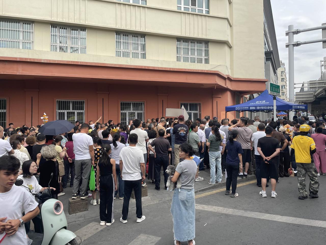 母亲痛哭