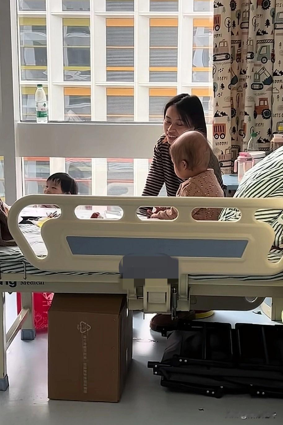 隔壁床是云南过来的,已经在医院住了三个月了,中途没有回家,都是这位妈妈一直守候在