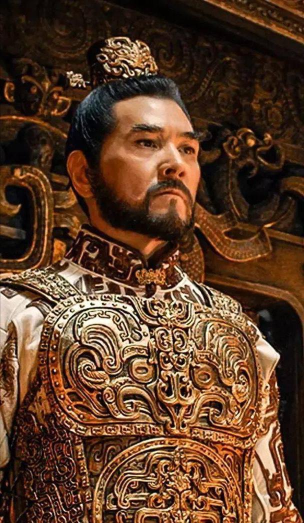 演员，费翔说起，八七年的时候，我非常有名，发行了五张专辑，开了一个巡回演唱会，所