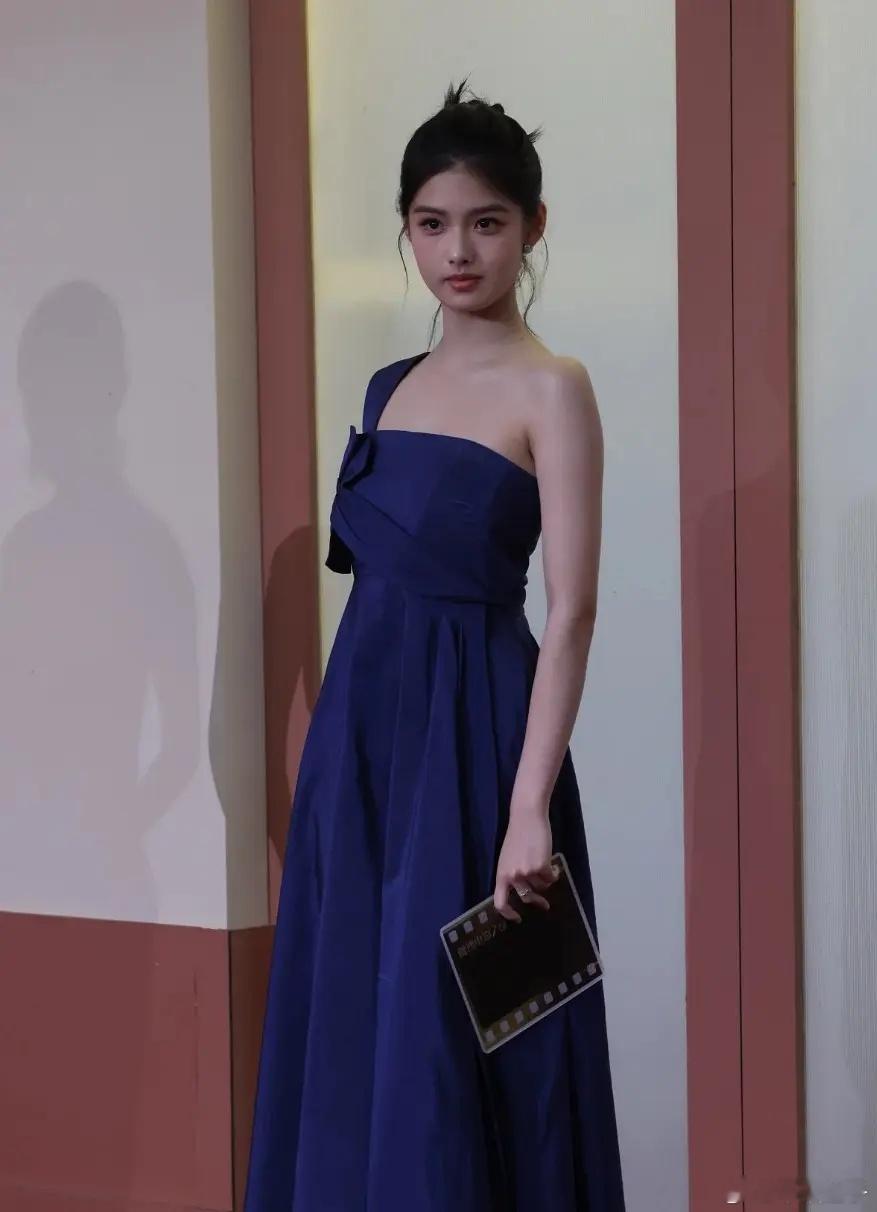 艾米张婧仪长的好像啊​​​