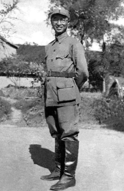 1926年，宋希濂请陈赓喝酒，随口说了1句玩笑话，23年后神奇应验。1926年，