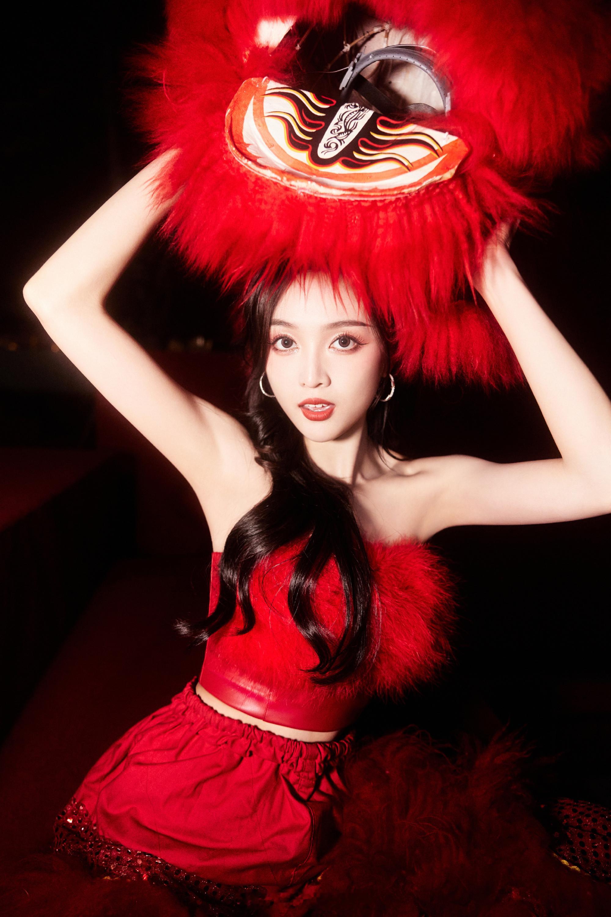 吴宣仪火红热烈甜美舞台造型写真​​​
