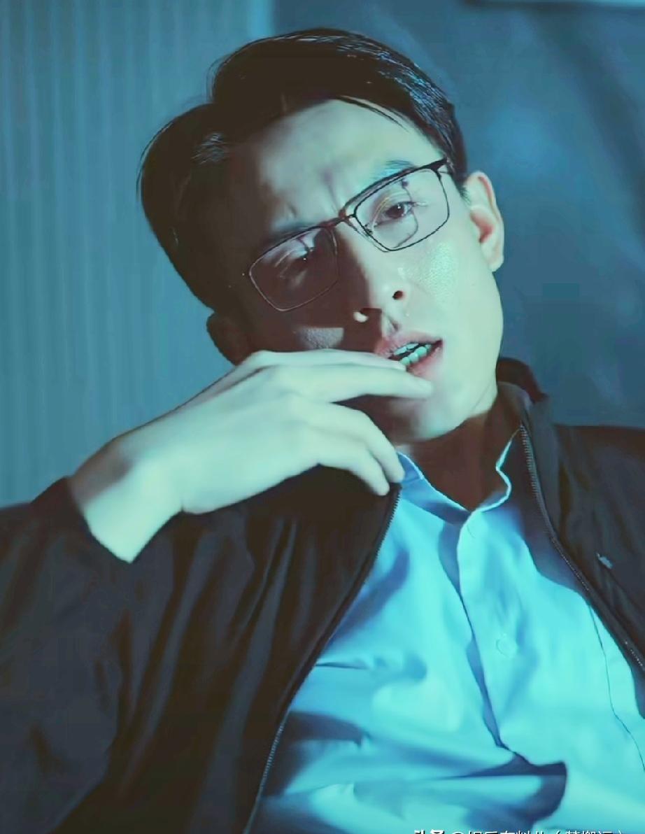 刘萧旭演活了楚深阳，一个把高智商当凶器的凤凰男。三任妻子，全是垫脚石。第一任