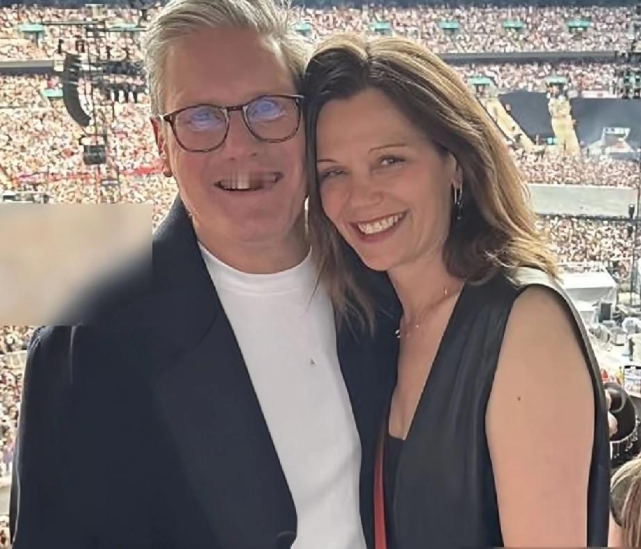 斯塔默的夫人维多利亚是高知，面容清秀，风度优雅，动静如画。外界对她一双儿女的情