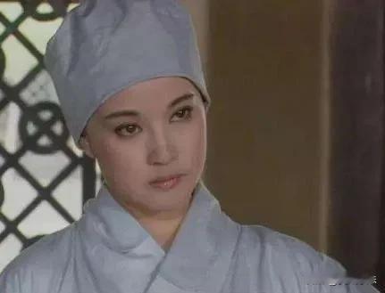 武则天：从被贬为尼到千古女帝，她用一生扯下所有标签：尼姑？小妾？寡妇？我全都要，