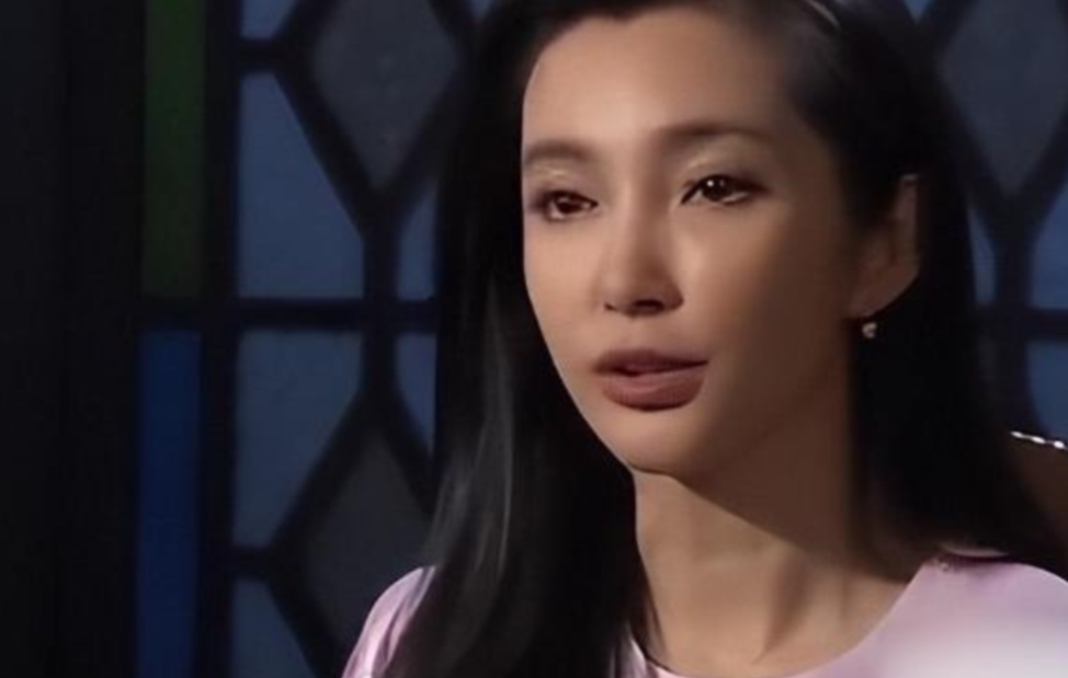 1995年，李冰冰拍了条广告，赚了26万。老板让她去广州拿钱，李冰冰心想，26万
