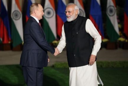 罕见！正在印度访问的俄罗斯总统普京谈及了中印关系！12月5日，根据外媒报道，俄