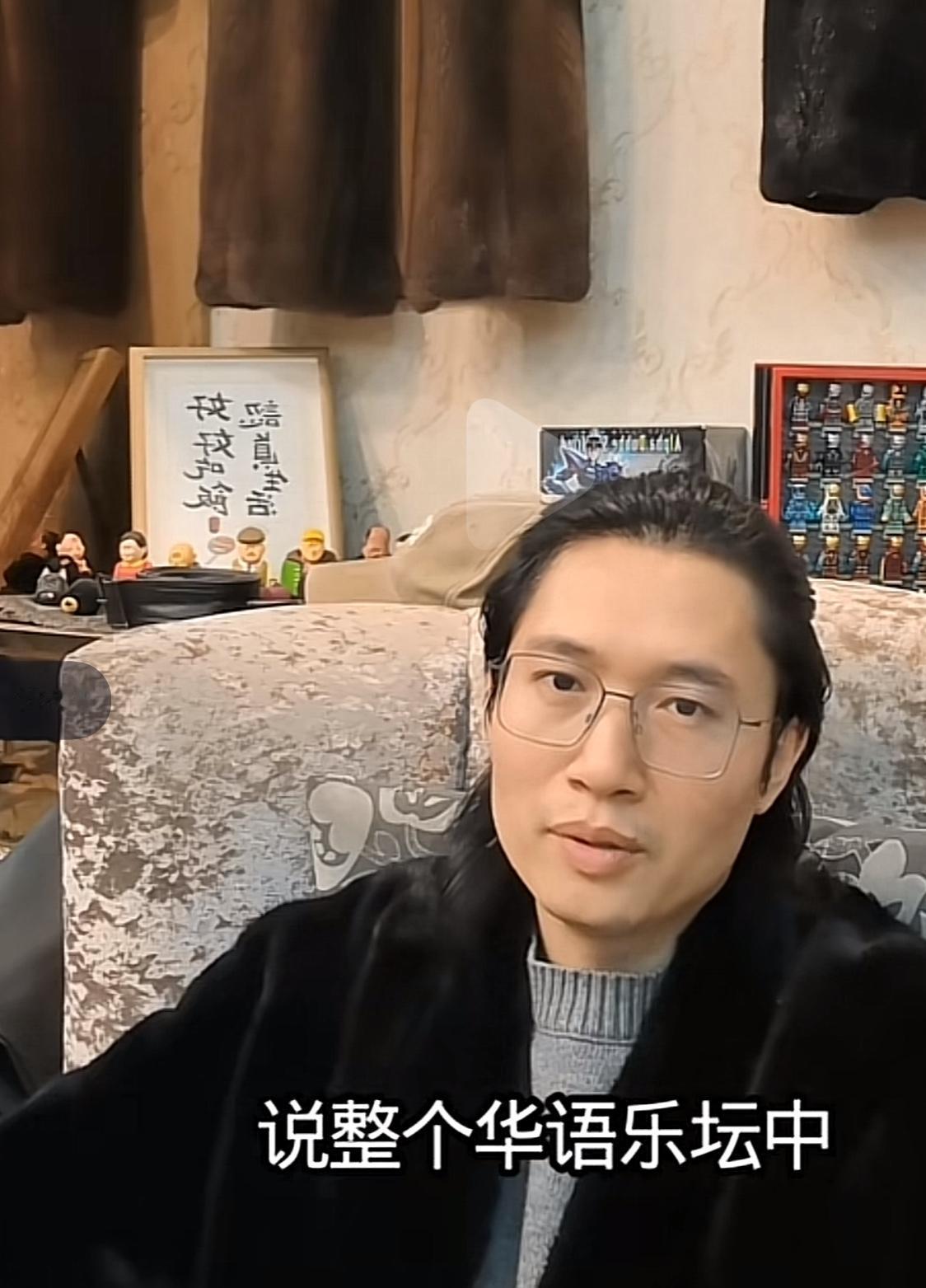 乐评人小邓先生直播中发起探讨，华语乐坛哪三位歌手的现场演唱最让人放心？最终网友