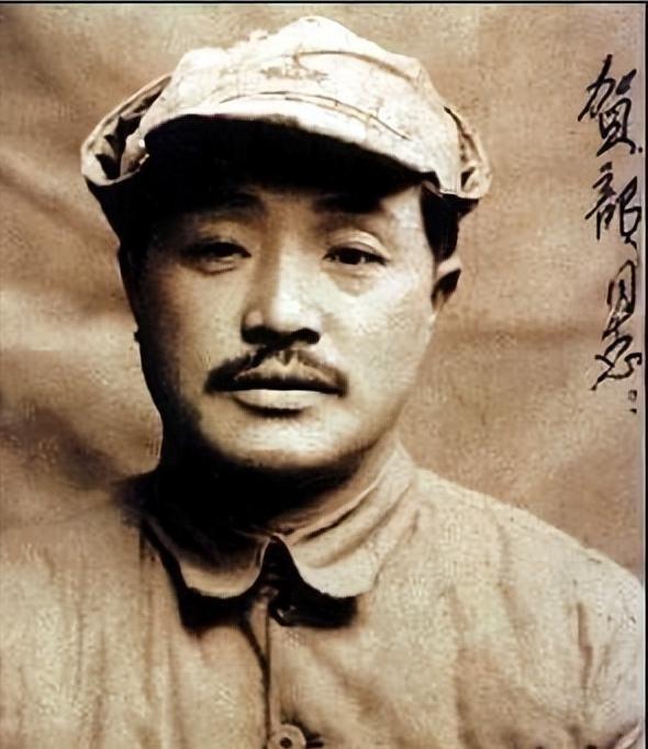 1936年，贺龙抱着5个月大的女儿长征，女儿饿的哭不出声来，一位战士说：革命胜利