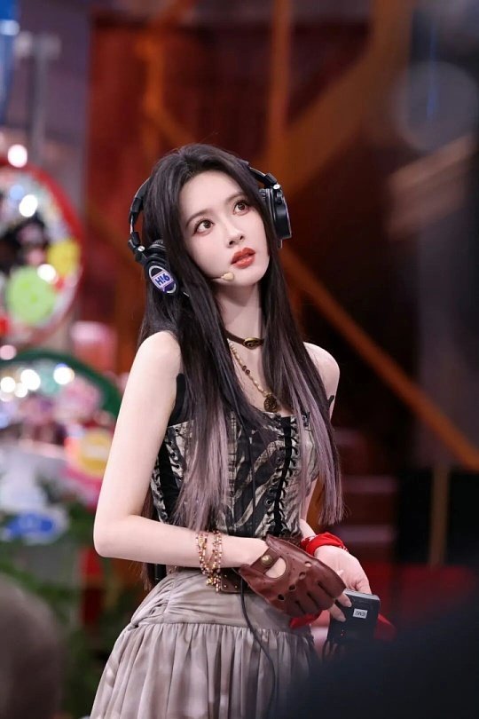 孟子义美女就这样不怕生图都说外媒镜头是颜值的试金石，泰媒无滤镜无磨皮的直出生图，