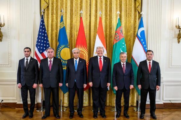 高市早苗在下一盘大棋，她打算邀请中亚五国去东京谈合作。但截止到11月29日，哈萨