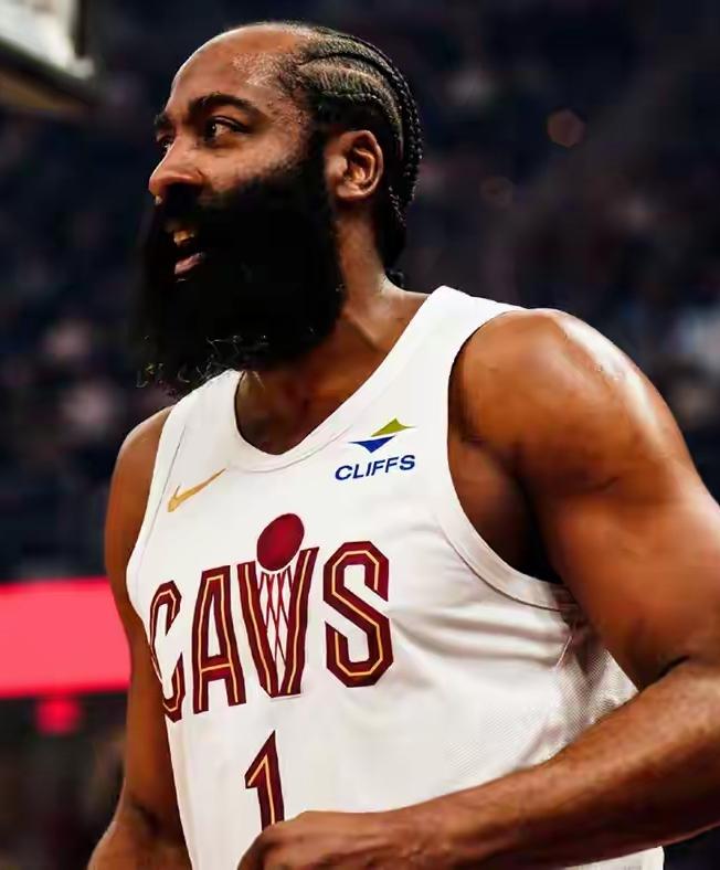 骑士主场122-116老鹰！无非以下三点原因：第一，第三节骑士队明显加强防守