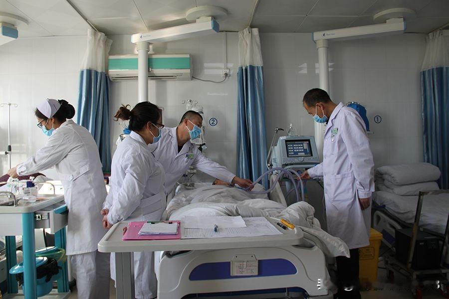 如今的医生，难道都这般唯利是图，诱导患者过度消费吗？前几日，我老弟出现了便血的