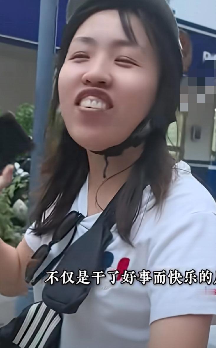 10月11日，广西桂林一女生捡到一部手机，以为是老人机，结果这手机让她体验了一把