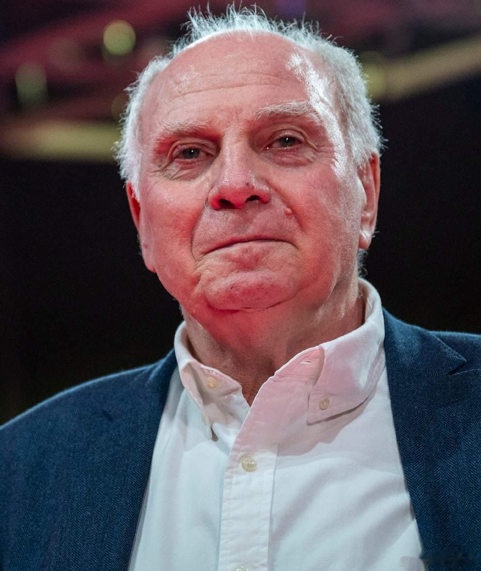 赫内斯透露自己最近和孔帕尼吃饭的时候对他说，以前看拜仁比赛总是踢到80分钟希望快