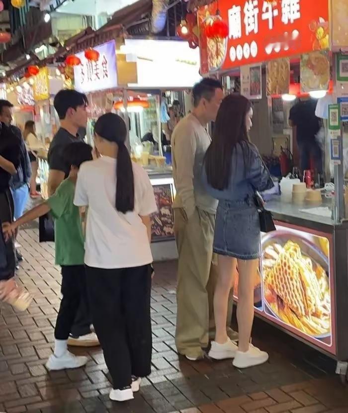 汪小菲和马筱梅这周回湾湾陪玥玥和小霖霖了。网友表示:马筱梅这个后妈真可以，她没有