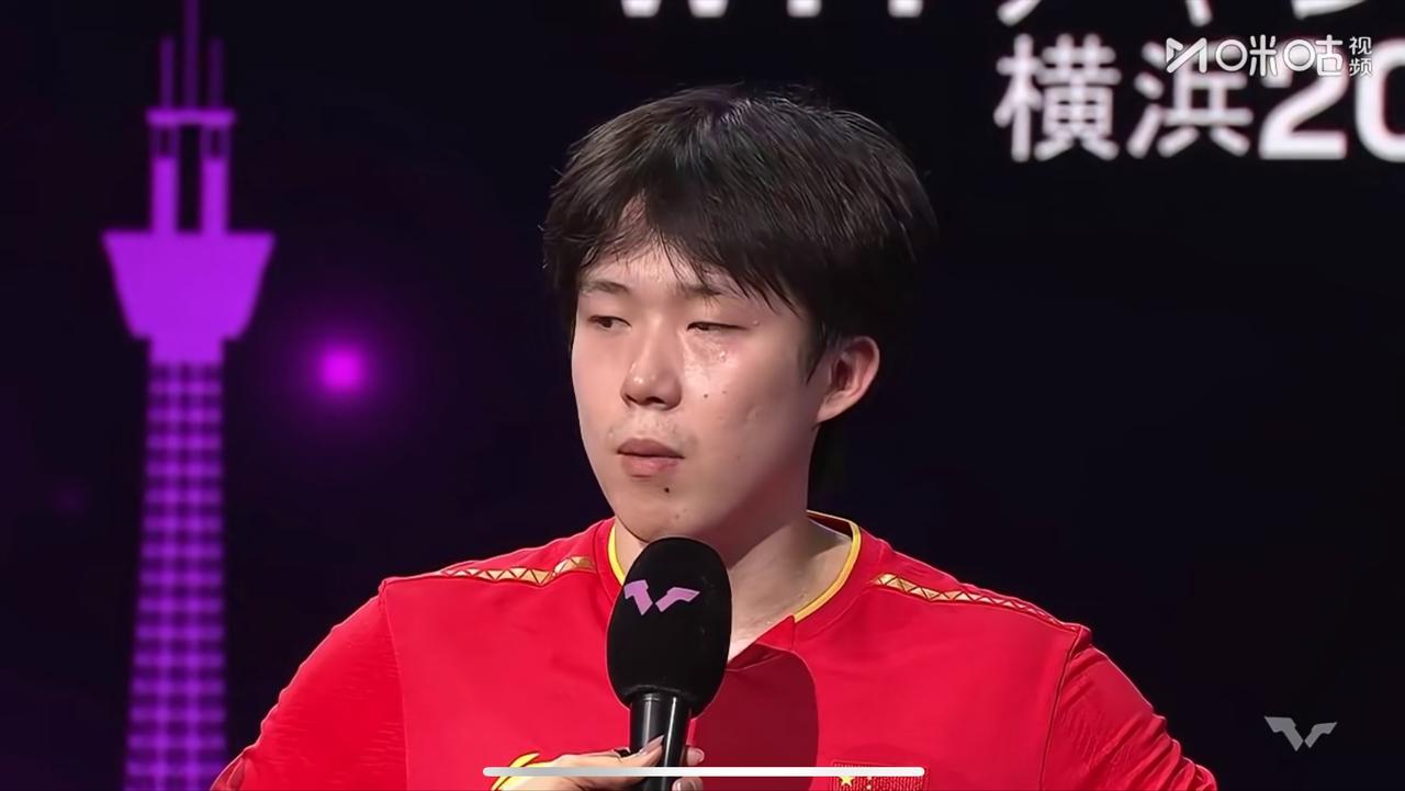 王楚钦晋级决赛，赛后采访突发“意外”！王楚钦在中午的比赛中，4-0横扫莫雷加