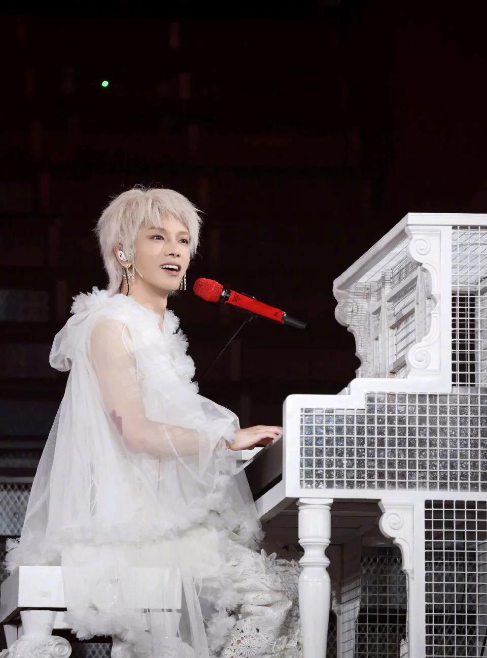 华晨宇五一期间举行的演唱会，赢在这2点！第一点，华晨宇佛山演唱会上，带来人性关