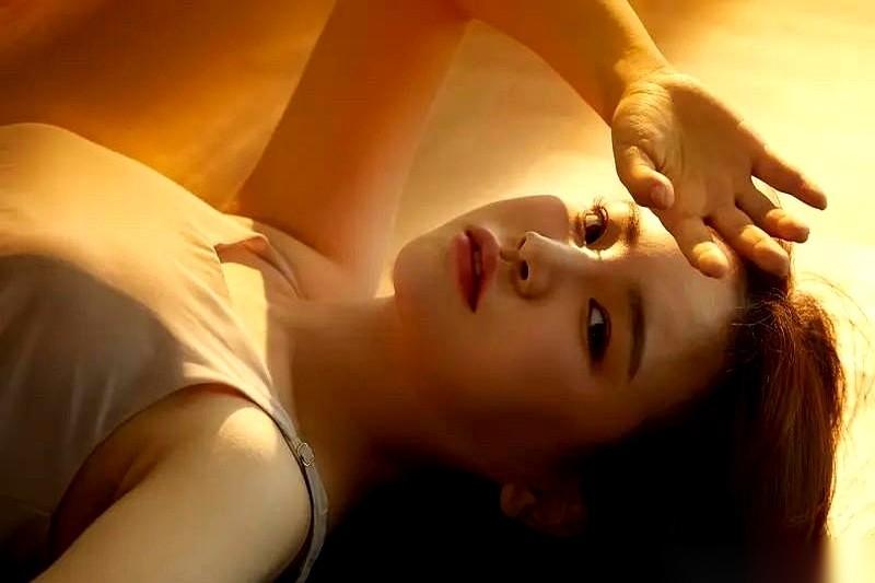 你为外面的女人花钱那一瞬间，是不是觉得自己特男人，像个救世主？拯救了一个柔弱