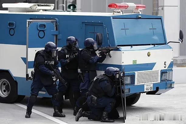 日本特警突击队satmp5冲锋枪标配