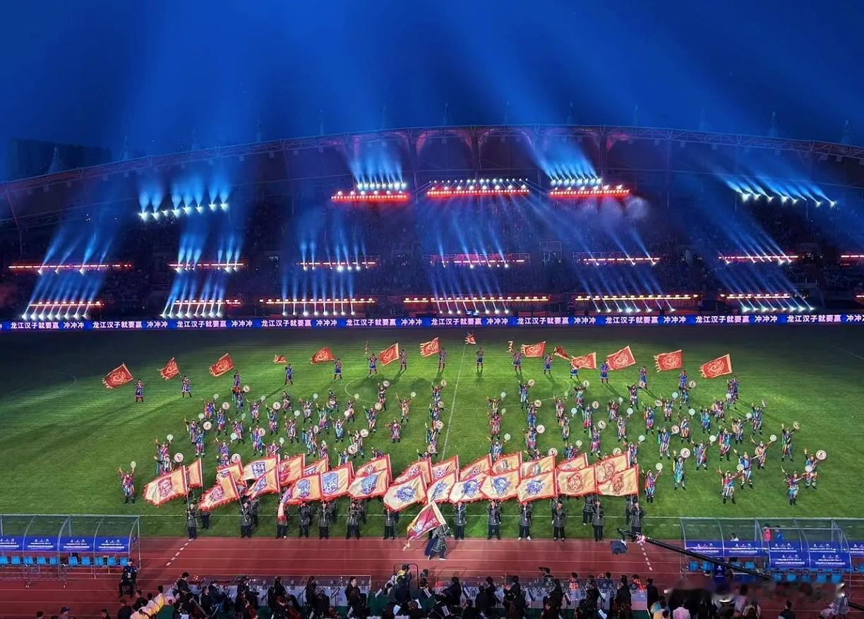 家人们谁还没刷到东北超？别以为是业余踢着玩，水平真能惊掉你下巴！全是草根