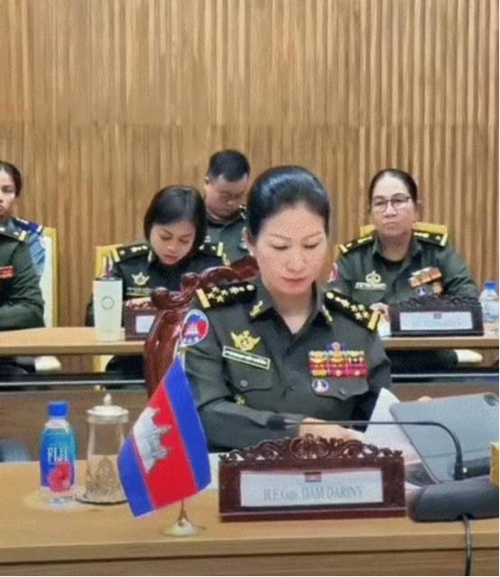 刚看了柬埔寨的军队结构，真是够奇葩的，平均35名士兵配一名将军，整个柬埔寨正规军