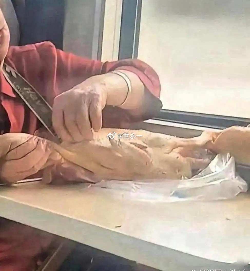 火车上的这一幕，，属实是震惊到我了