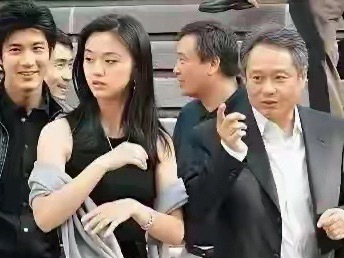 汤唯大学时期的照片，难怪当年李安梁朝伟会选她当女主角！