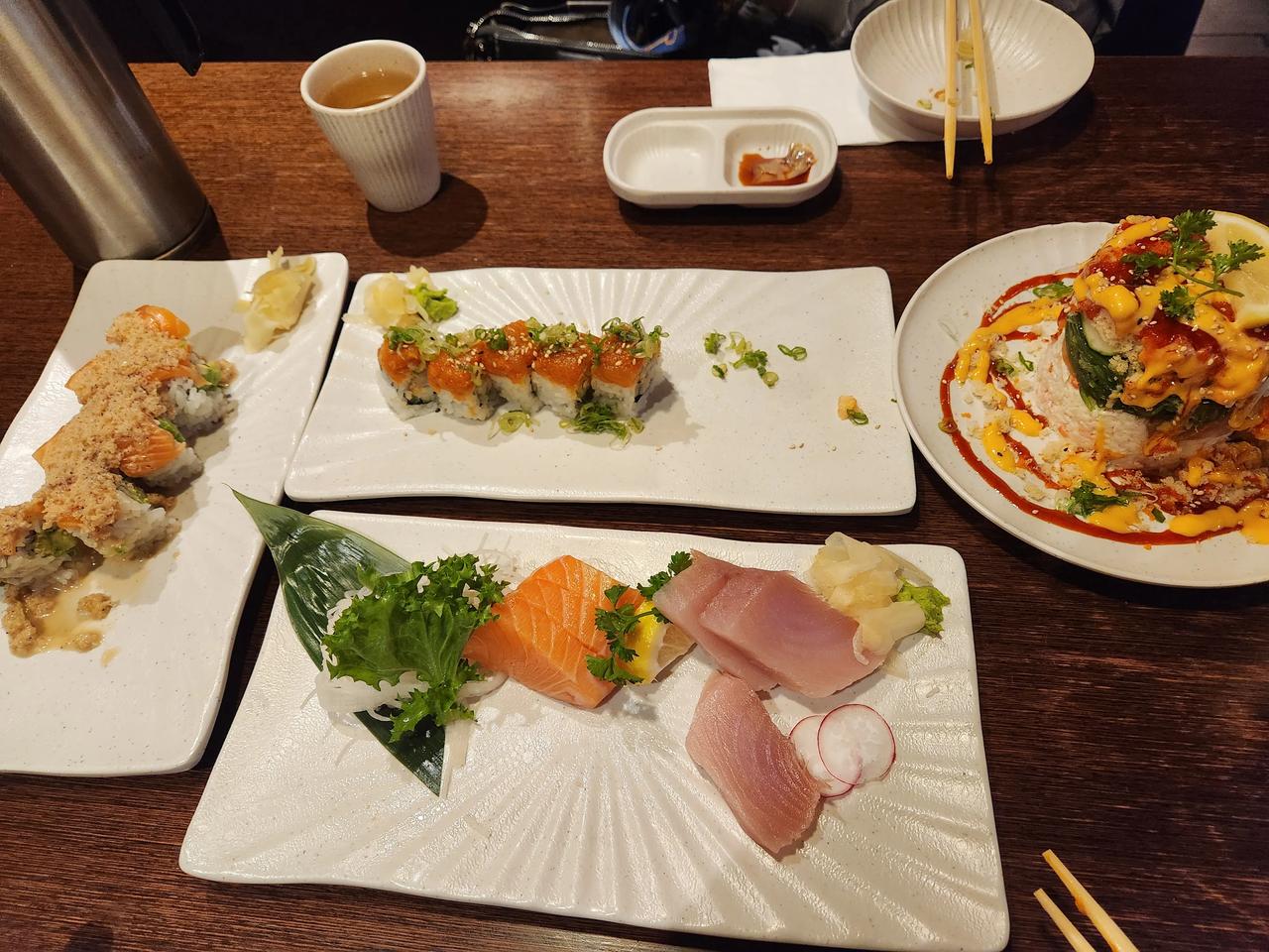 加拿大物价到底怎么样？今天吃了日本菜，吃到一半才想起了拍照。一个人五个菜，还有