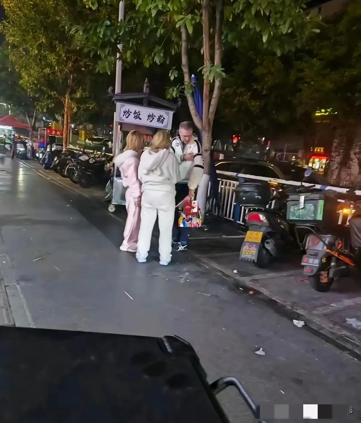 崇洋媚外？快醒醒吧！疫情期间那些崇洋媚外的糟心事，真是气不打一处来！