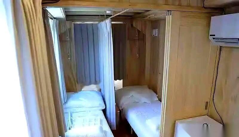 真绝了，让世界第一的孙颖莎去住集装箱？！刚才刷到名古屋亚运会的消息，我简直气笑