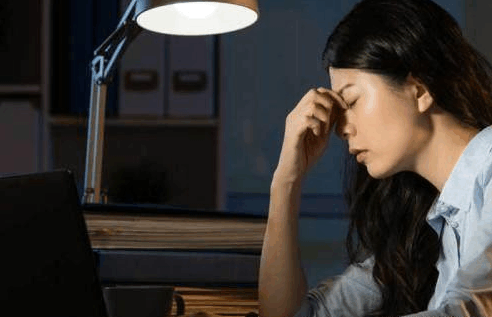 女性熬夜的7大危害, 看完你还敢这样做吗?