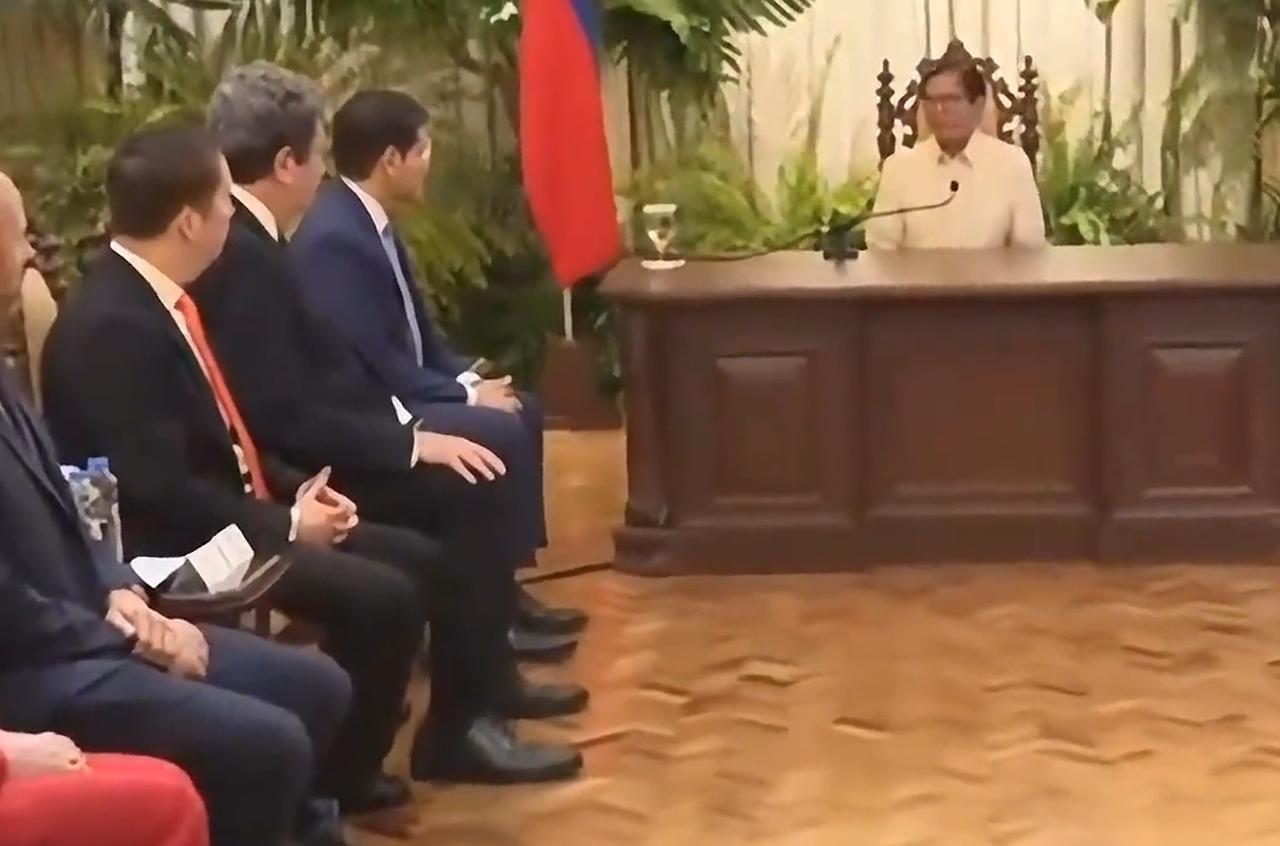 啥也不说了，全在图片里。这是最近，小马科斯的两次外事活动。图一，是小马科