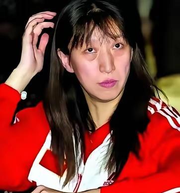 随着中国女排兵败曼谷，暴露出的问题是全方位的，排协、主教练应该好好总结。单说基