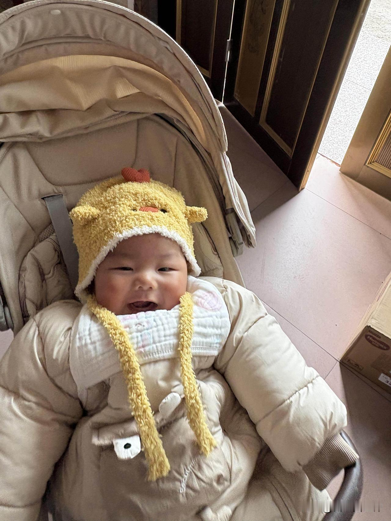 所有女生不要轻易生小孩我算是是晚婚晚育，29岁生的小孩。作为一个非常非常普