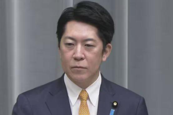 中美通话之后，日本的表态有点“酸”。在2月5日的新闻发布会上，日本内阁官房副长官