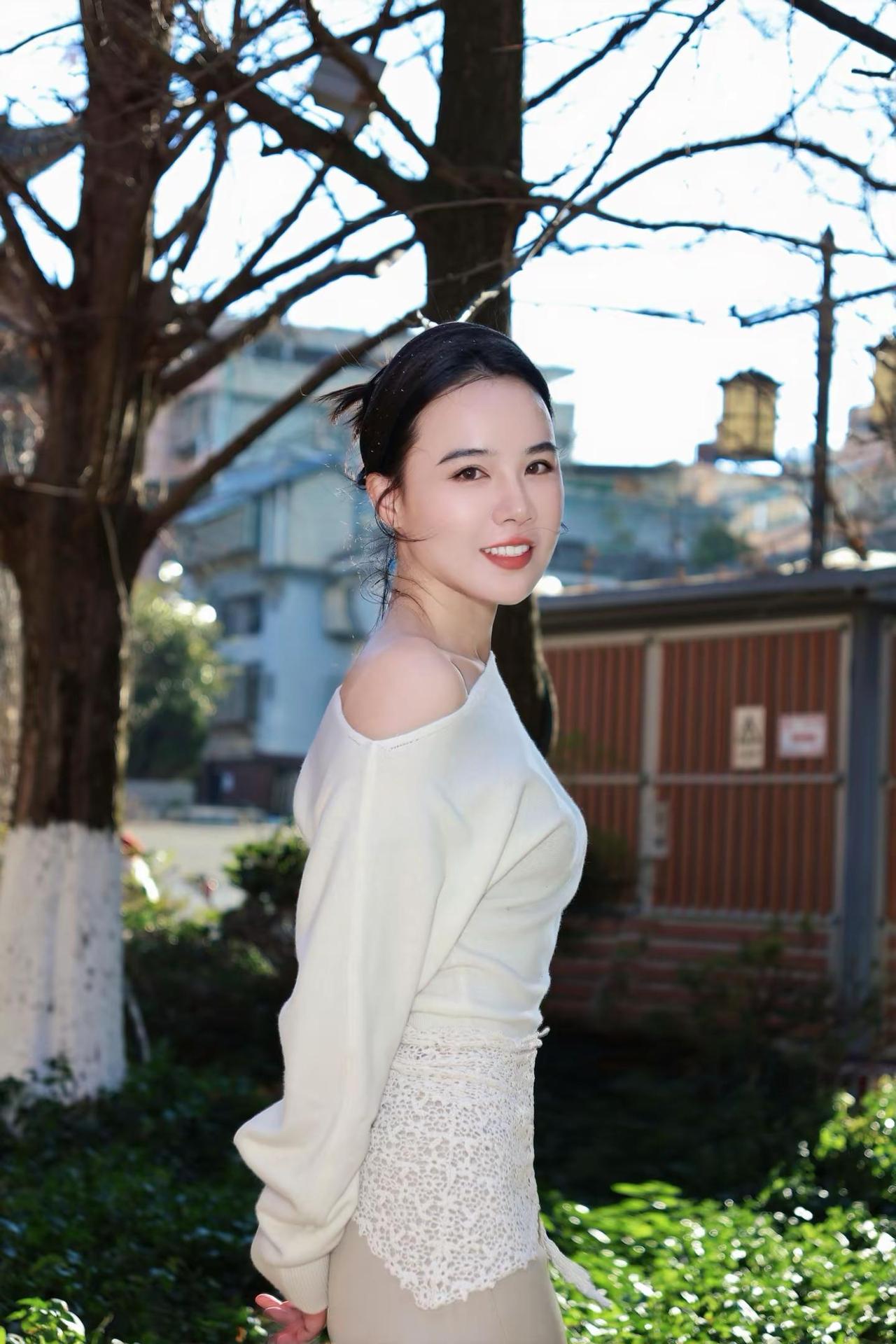 温柔到骨子里的白毛衣｜露肩设计太绝了✨温柔风穿搭白毛衣穿搭露肩毛衣