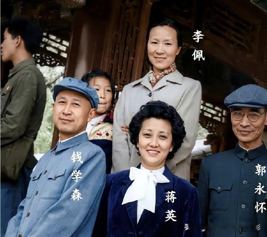 几位老艺术家齐聚书画展，岁月沉淀之后的气质为什么依旧优雅？