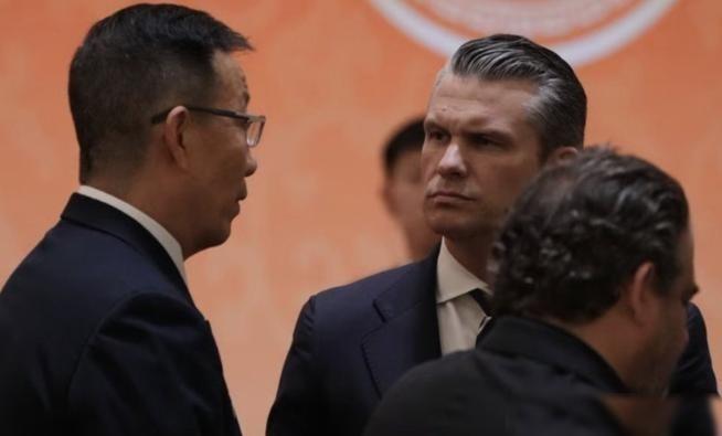 刚离华5天就急着再来，刚回国就准备再次访华，这回他准备一个人单挑大梁了。美国