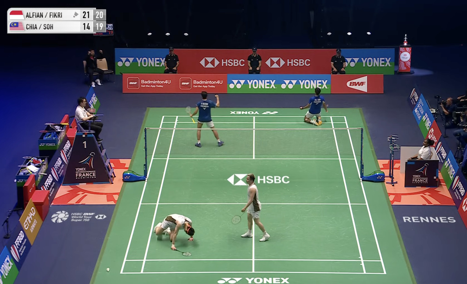 阿尔菲安/菲克里🇮🇩21-14、21-19🇲🇾谢定峰/苏伟译决赛：徐