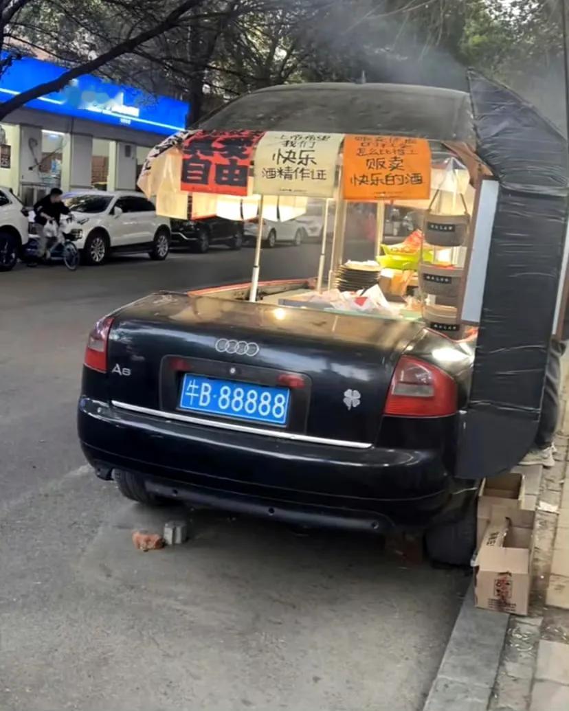 交警看了沉默，城管看了流泪！